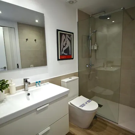 1-bedroom With Spectacular Marina & Sea Views In Apartment