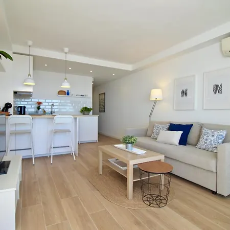 1-bedroom With Spectacular Marina & Sea Views In Apartment *